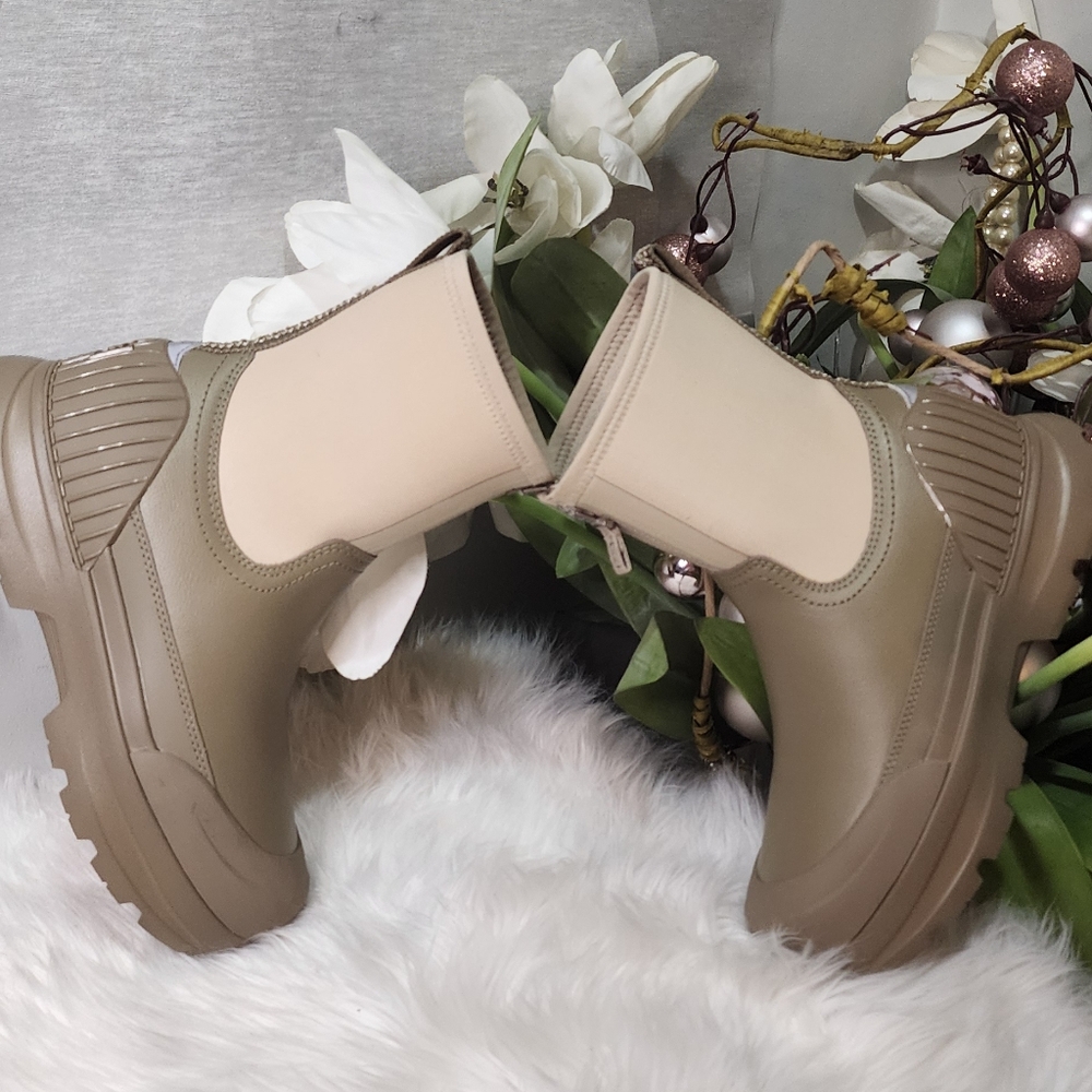 Ugg Neumel X Zip Women's Boot size7 New